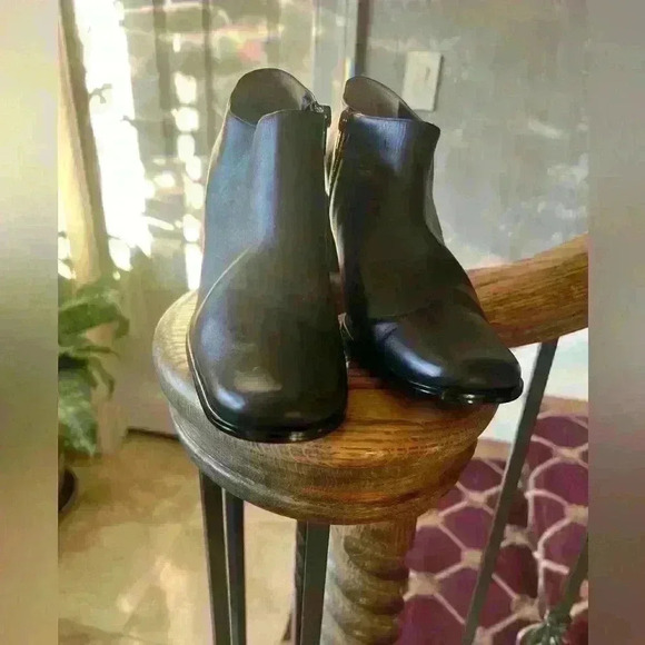 Details Leather Brown booties. NEW. 7.5. Excellent Condition. Zip sides 3” heel - Picture 5 of 14